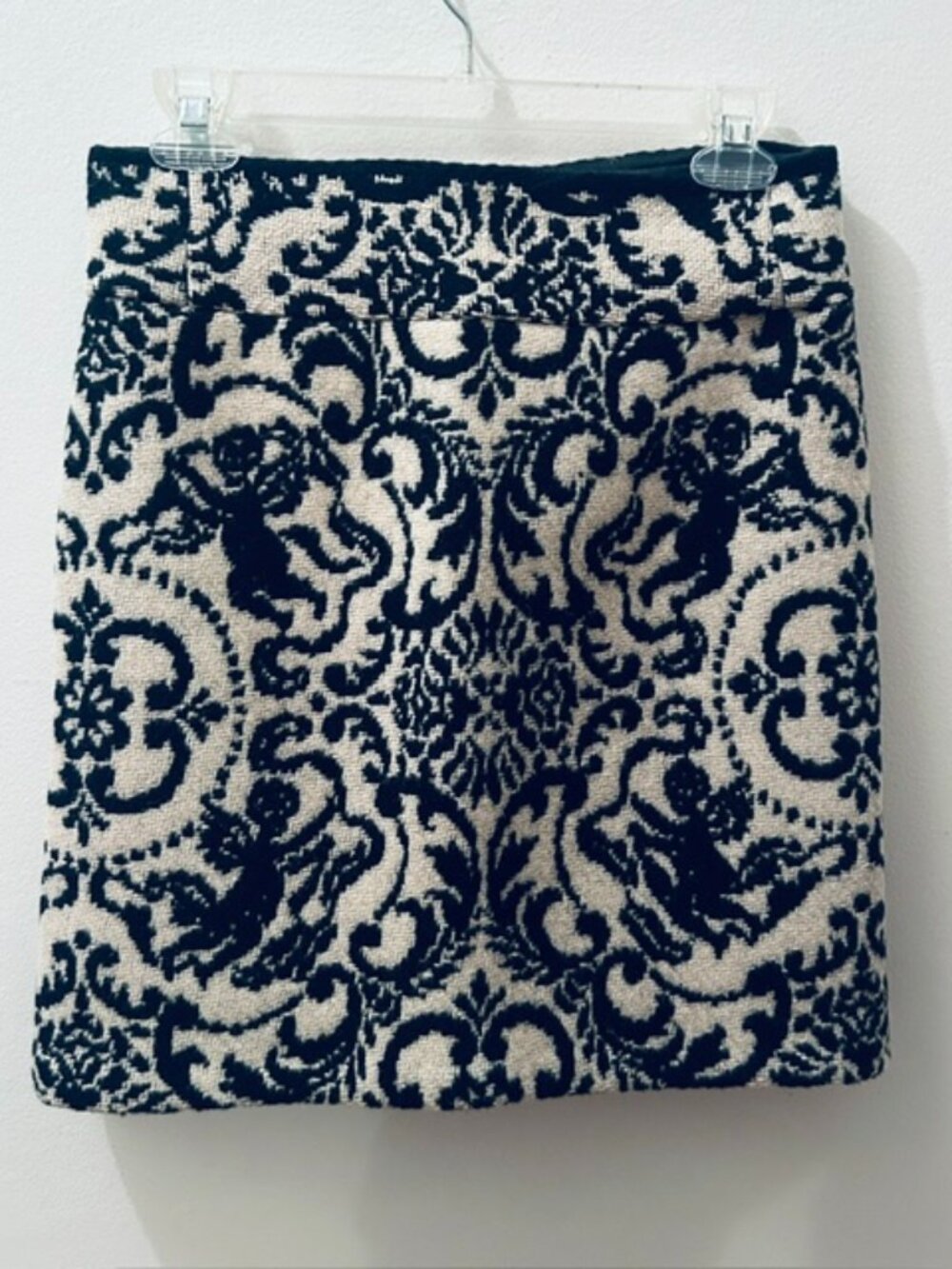 J McLaughlin Sweet Cream Black Cupid Tapestry Weave Wool Lined Pencil Skirt